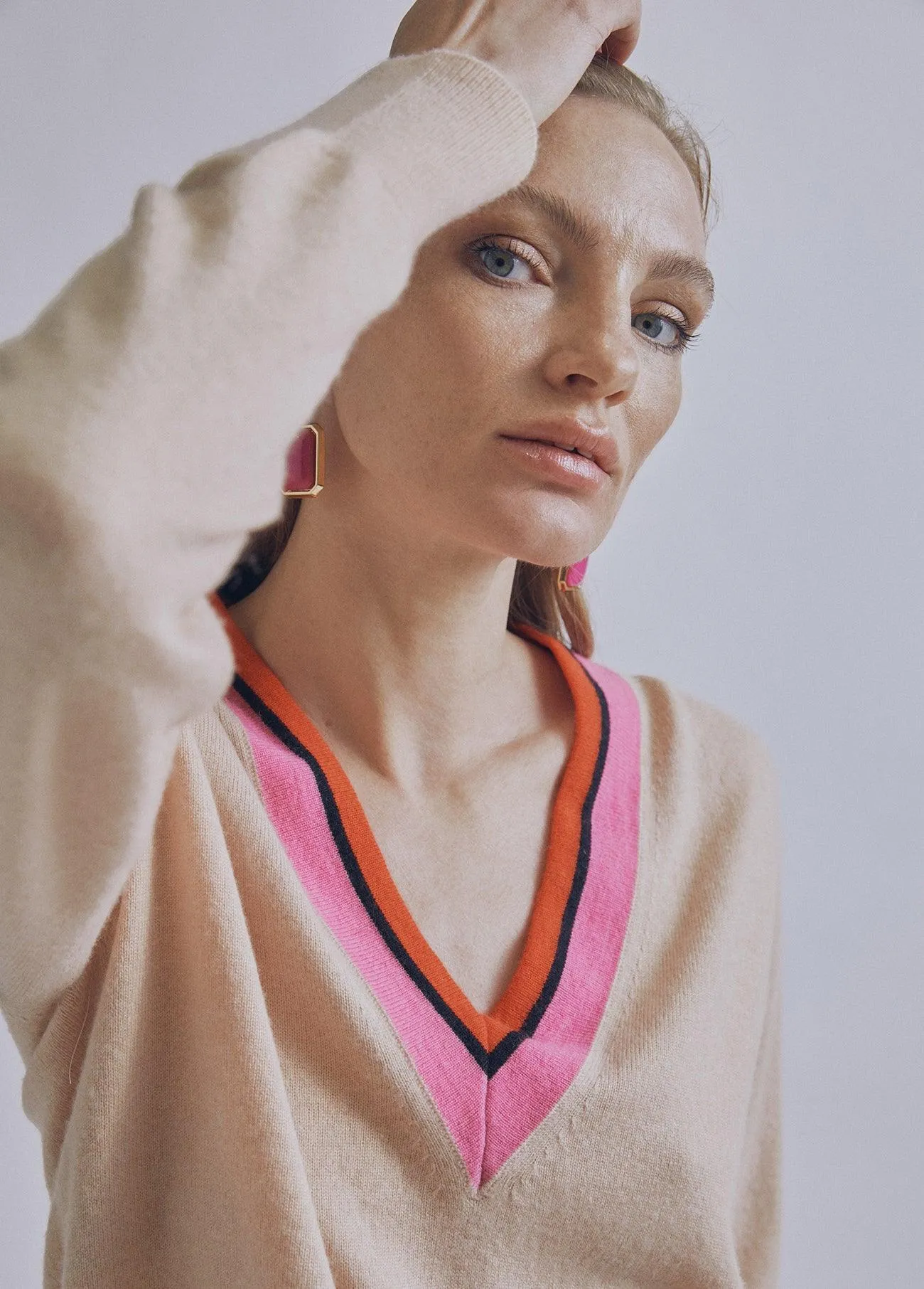 Contrast V-neck sweater