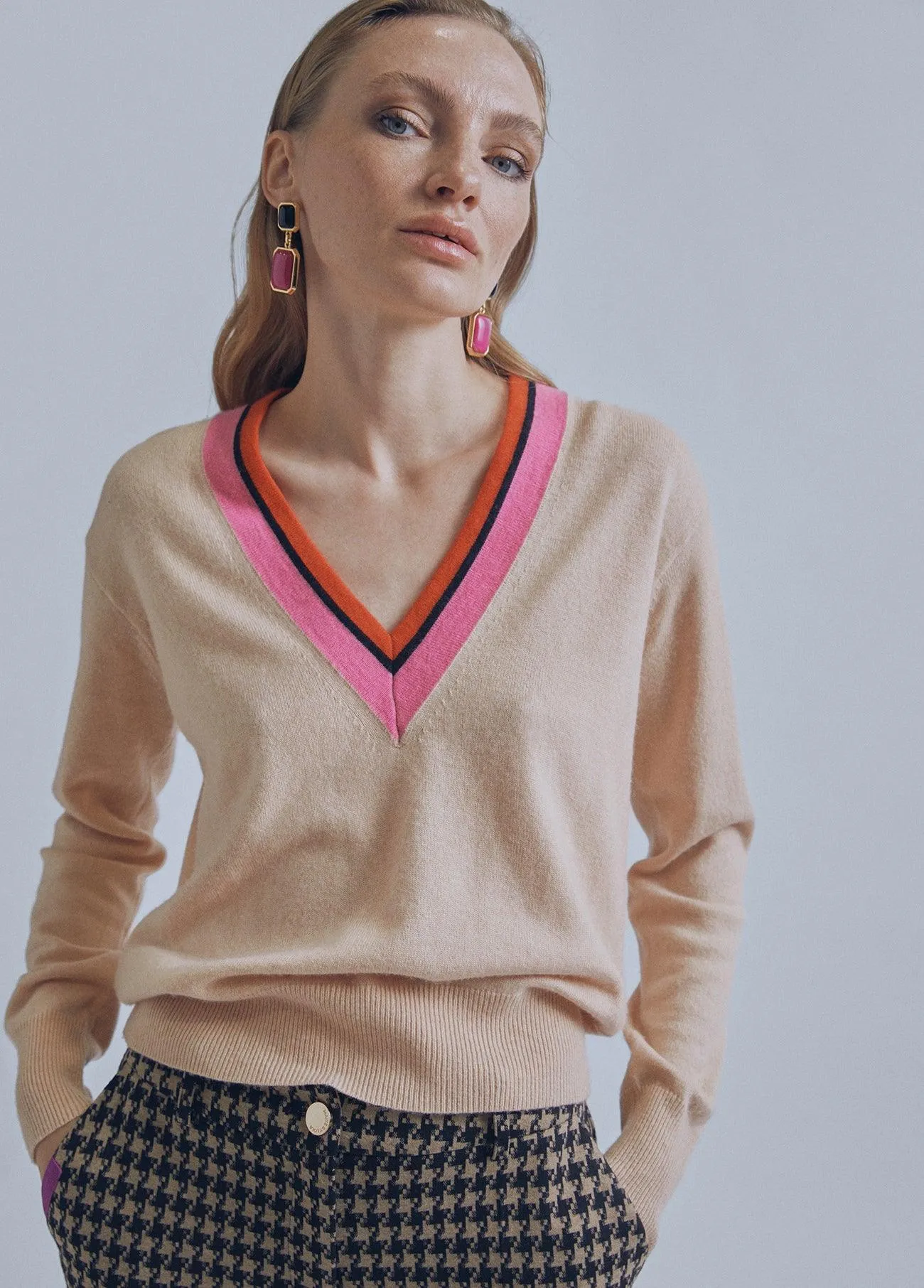 Contrast V-neck sweater