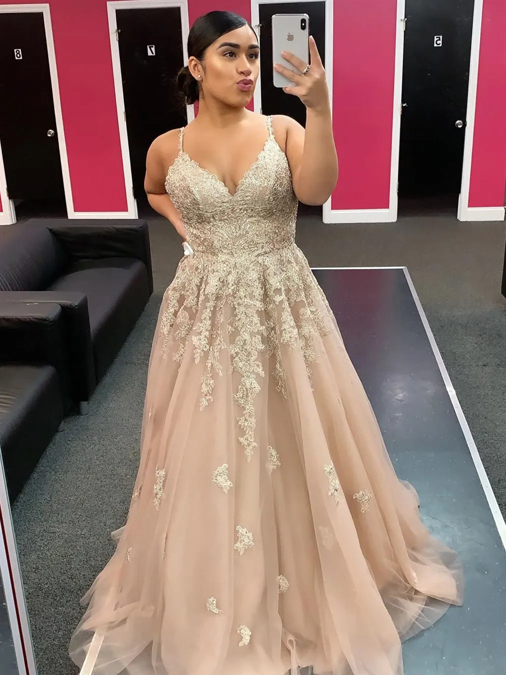 Elegant Champagne Long A Line V Neck Tulle Lace Evening Formal Prom Dresses